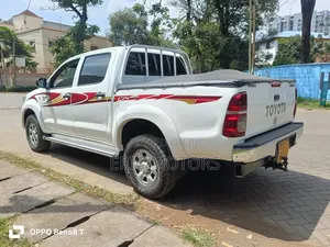 Toyota Hilux 2015 Off white