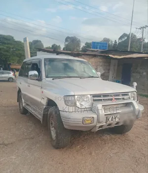 Mitsubishi Pajero 2000 Silver