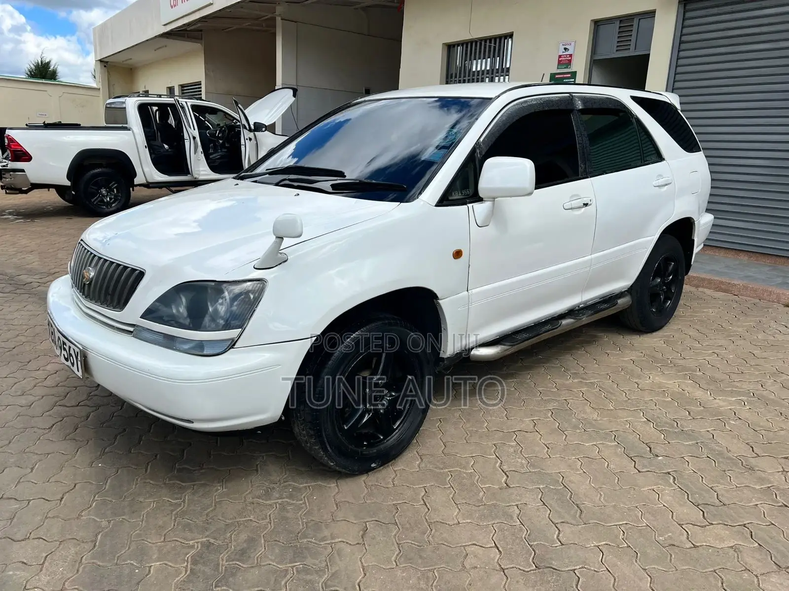 Toyota Harrier 2000 White