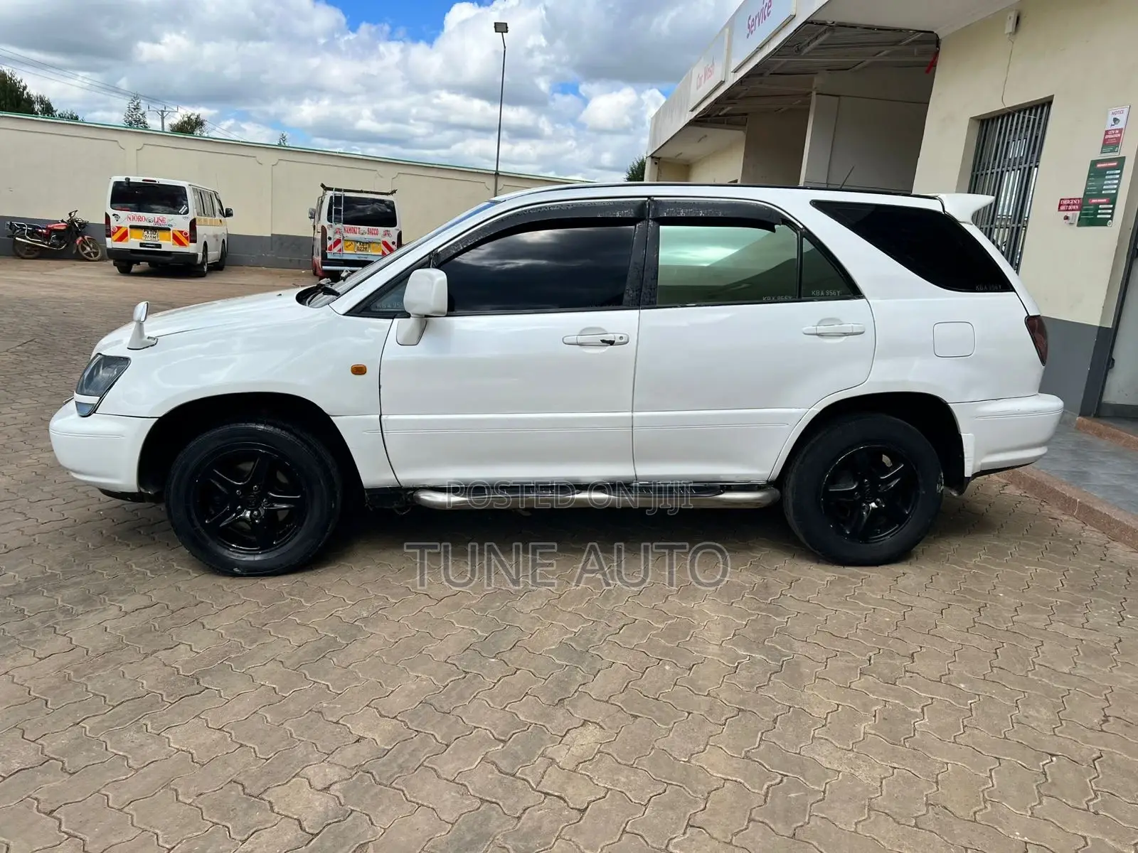 Toyota Harrier 2000 White