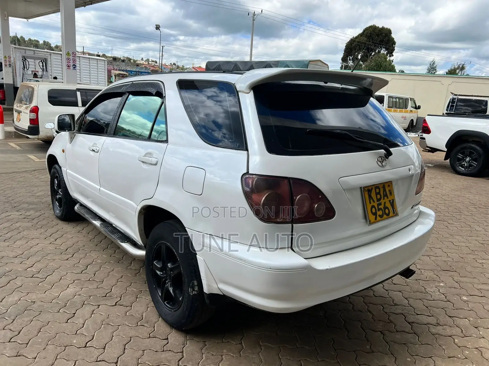Toyota Harrier 2000 White
