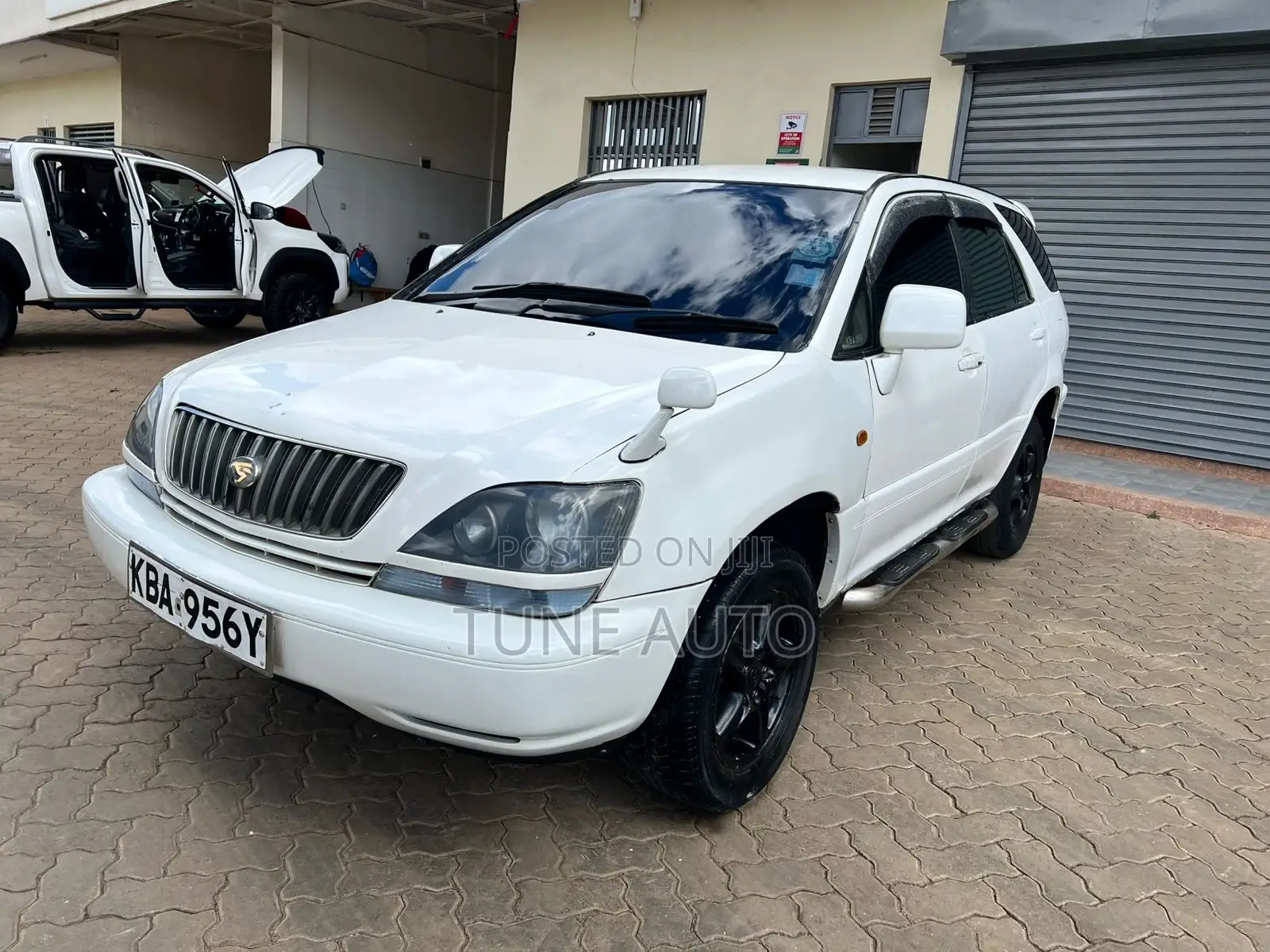 Toyota Harrier 2000 White