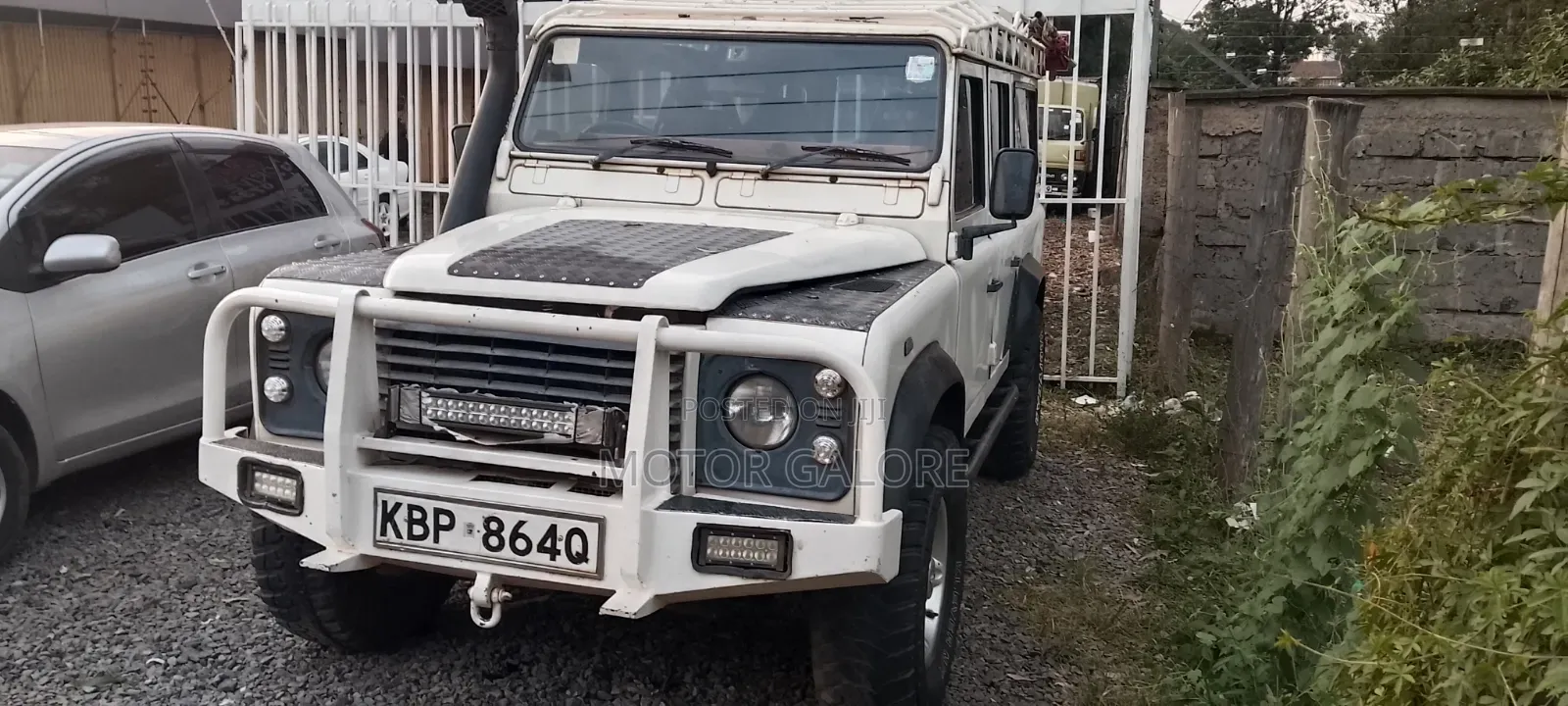 Land Rover Defender 2001 White