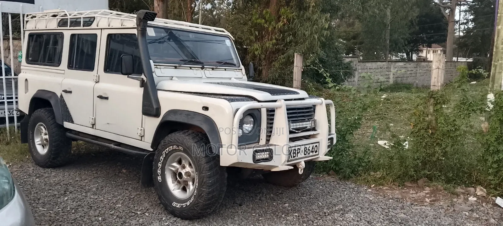 Land Rover Defender 2001 White