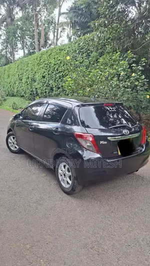 Toyota Vitz 2012 Black