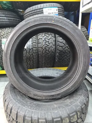 275/40r20 Accelera Tire