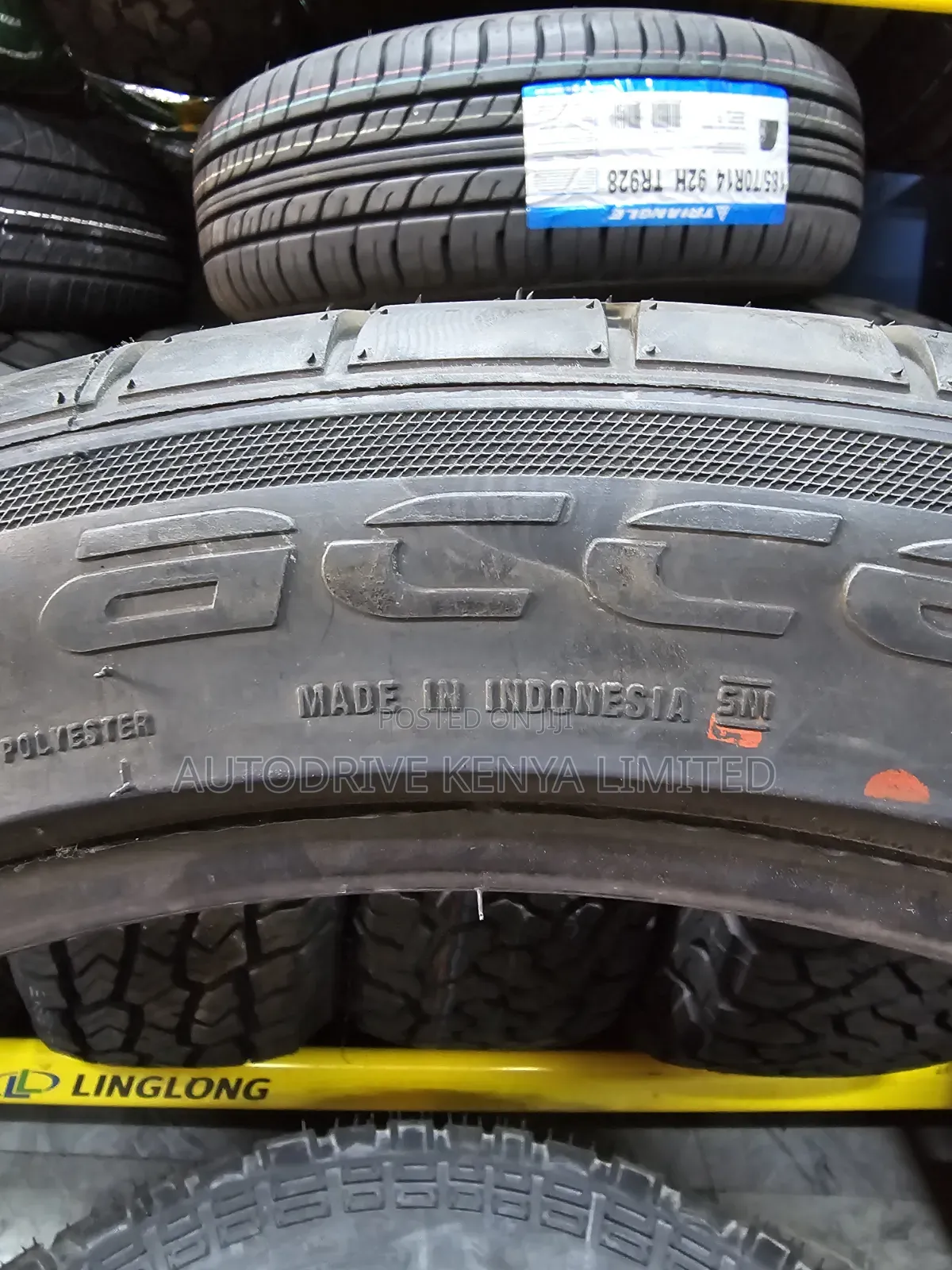 275/40r20 Accelera Tire