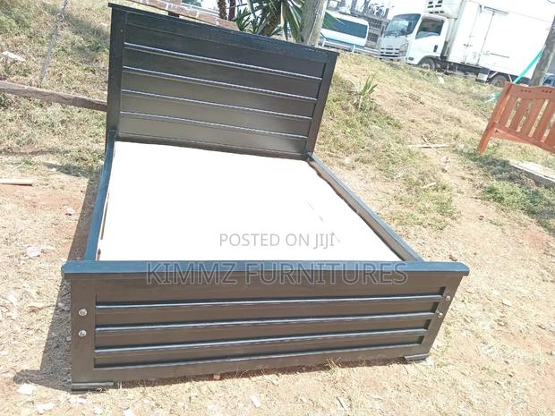 5x6 Modern Patterned Hardwood Bed