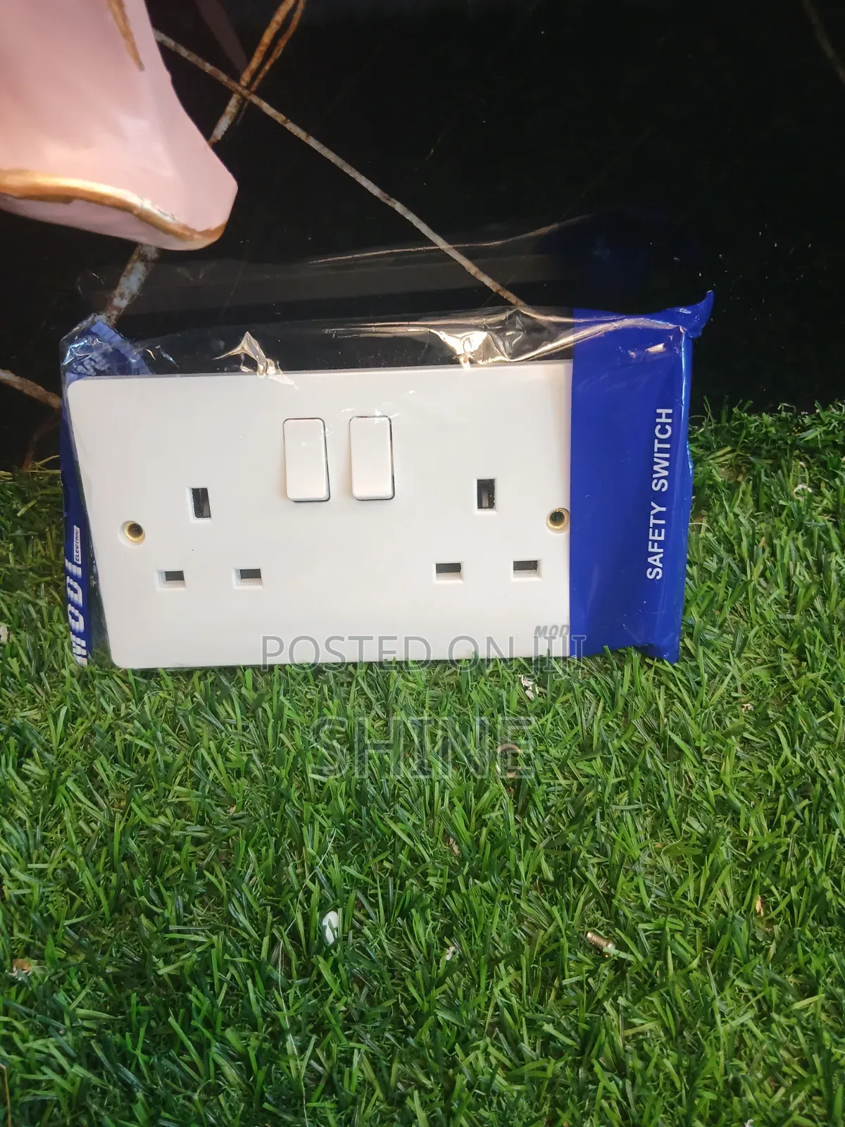 Modi Twin Socket