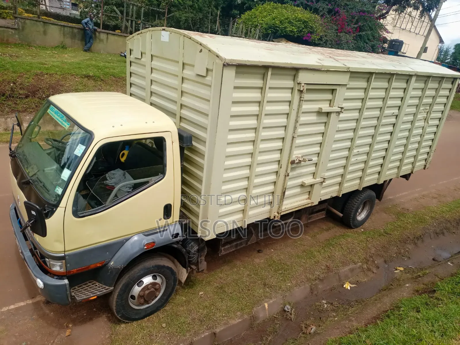 Mitsubishi 215 Fh KCV Local