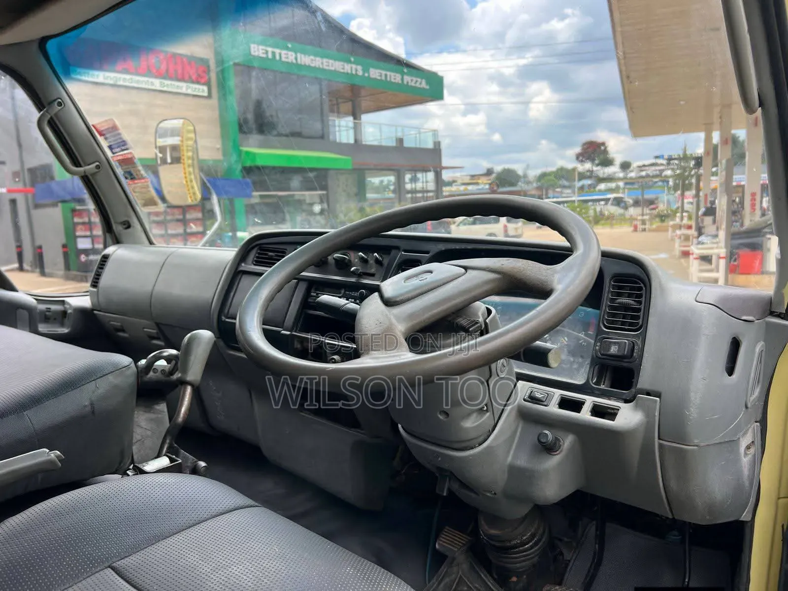 Mitsubishi 215 Fh KCV Local
