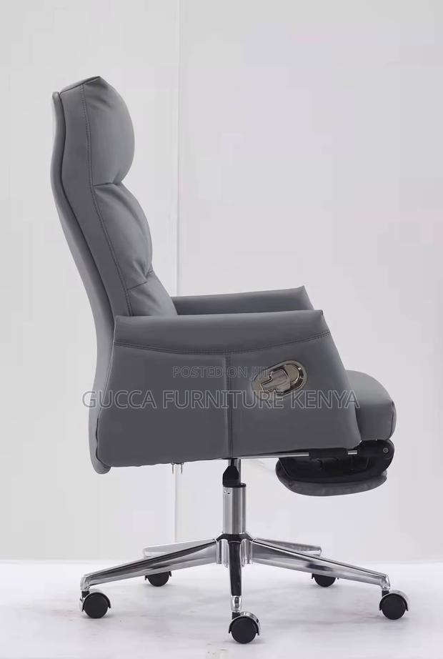 Executive Arm Leather Boss Chair. - thumbnail 2