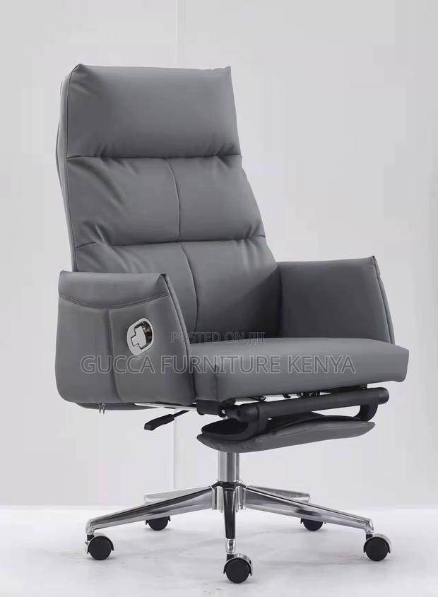 Executive Arm Leather Boss Chair. - thumbnail 3