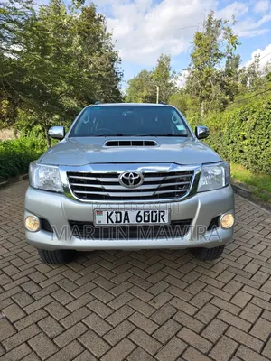 Toyota Hilux 2012 Silver