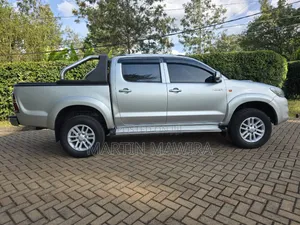 Toyota Hilux 2012 Silver