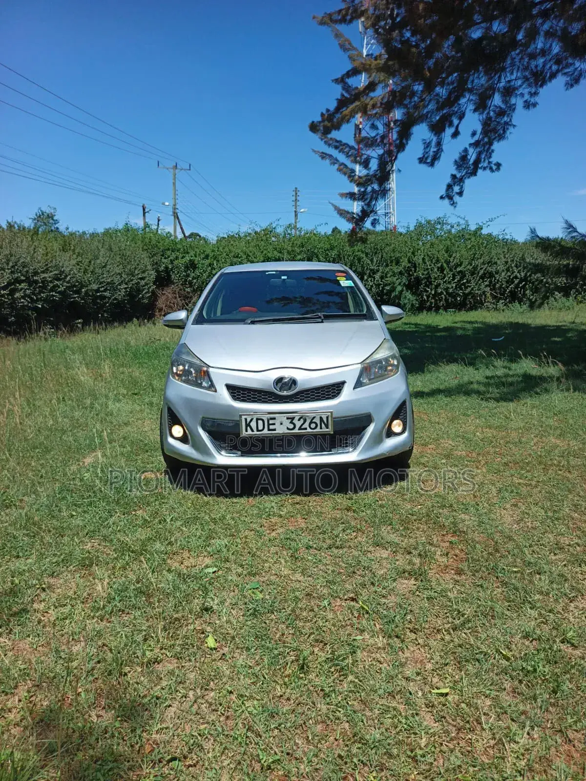 Toyota Vitz 2014 Silver