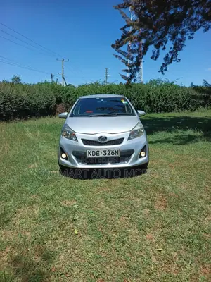 Toyota Vitz 2014 Silver