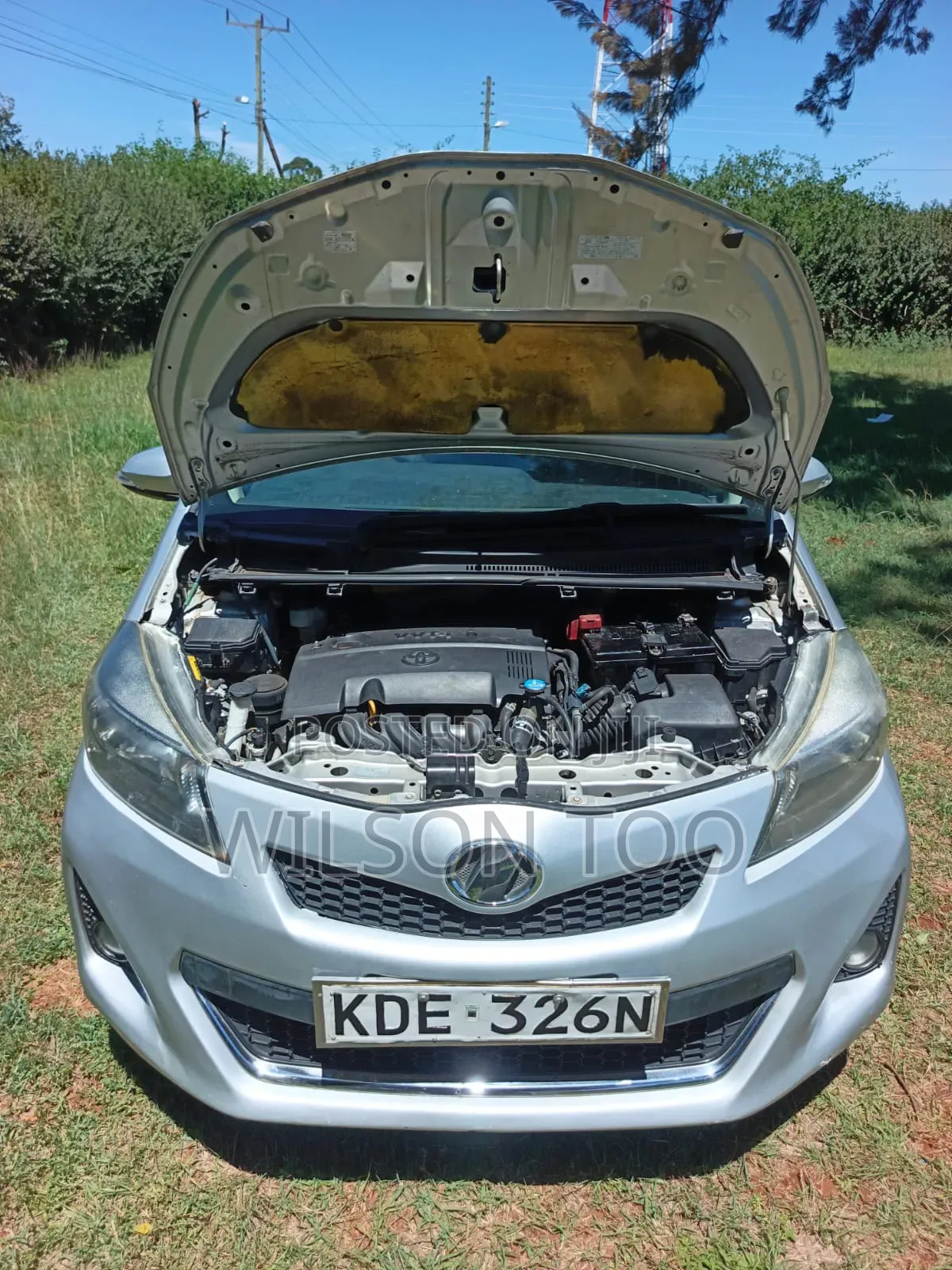 Toyota Vitz 2014 Silver
