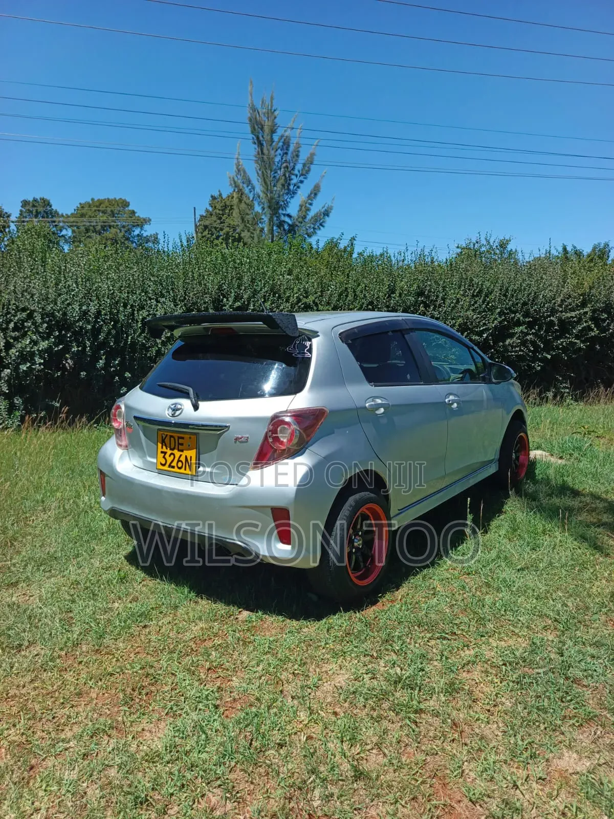 Toyota Vitz 2014 Silver