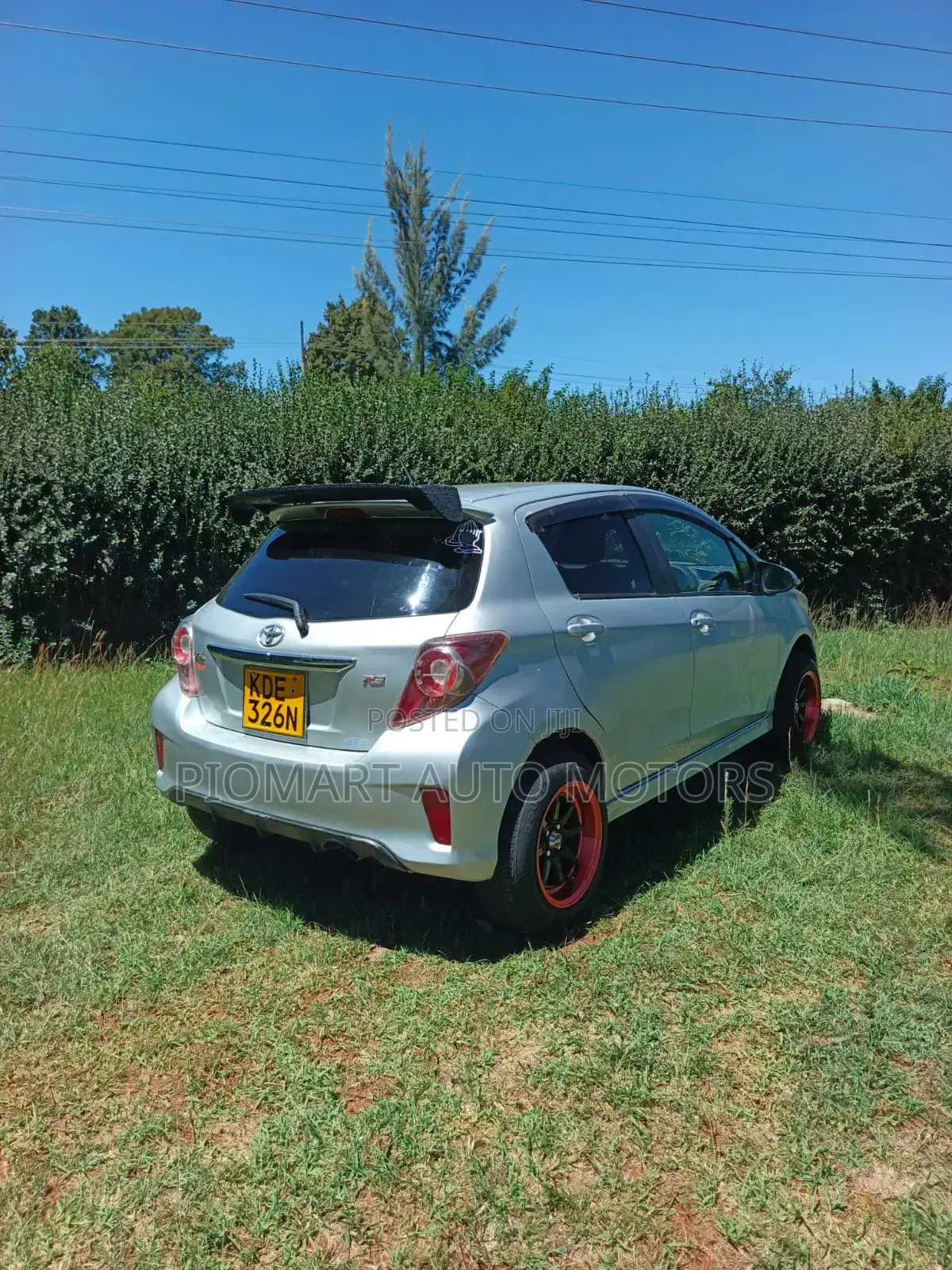 Toyota Vitz 2014 Silver