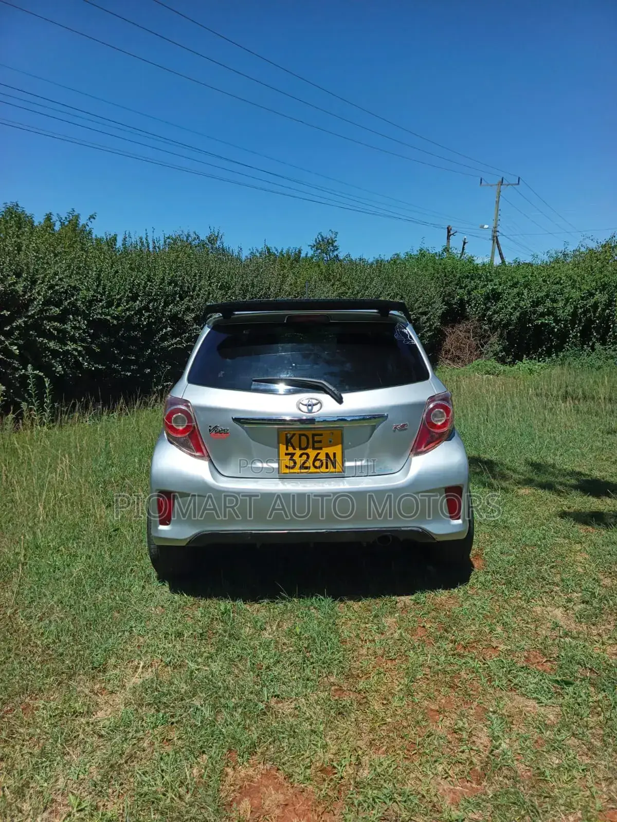 Toyota Vitz 2014 Silver