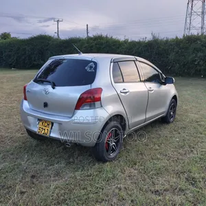 Toyota Vitz 2009 Silver