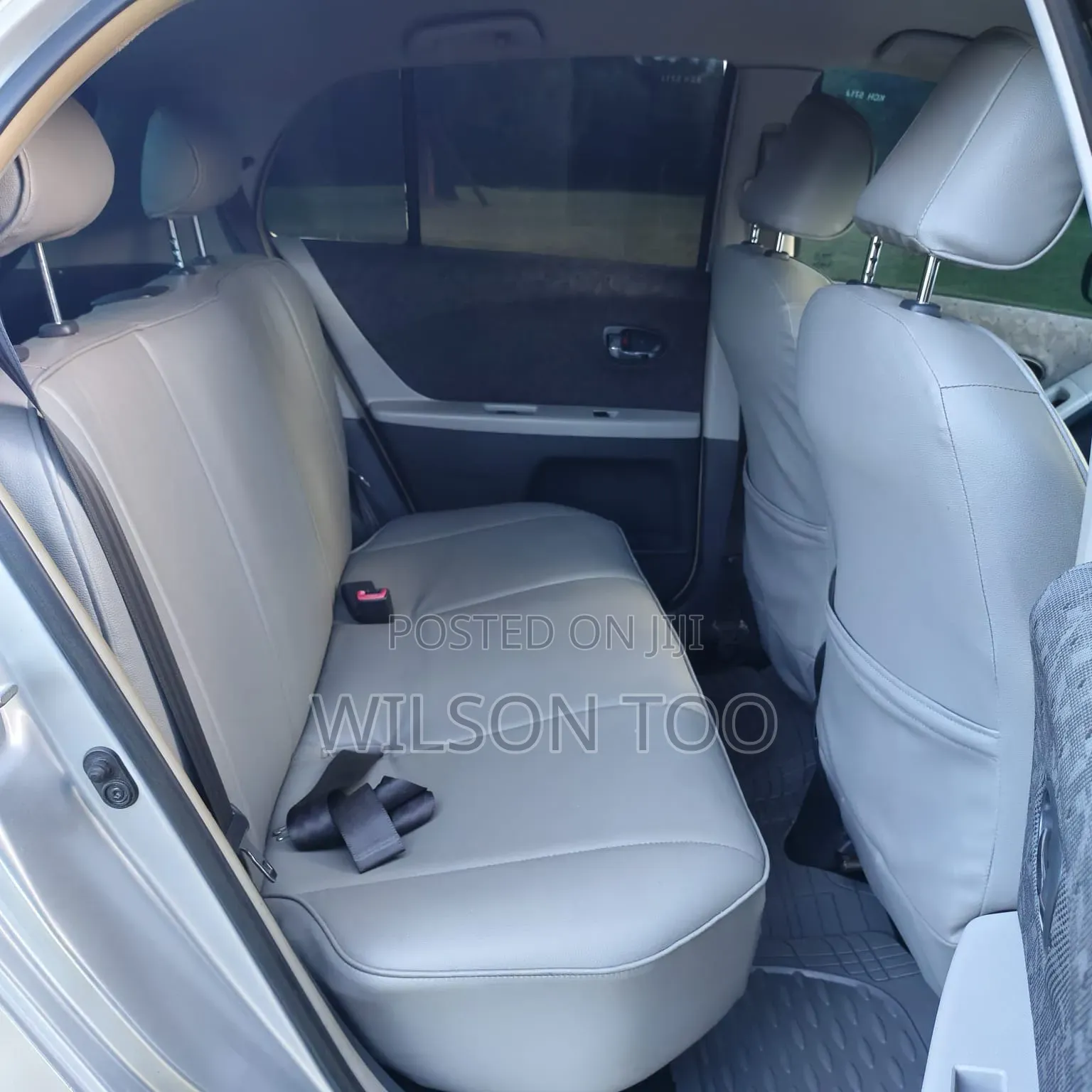 Toyota Vitz 2009 Silver