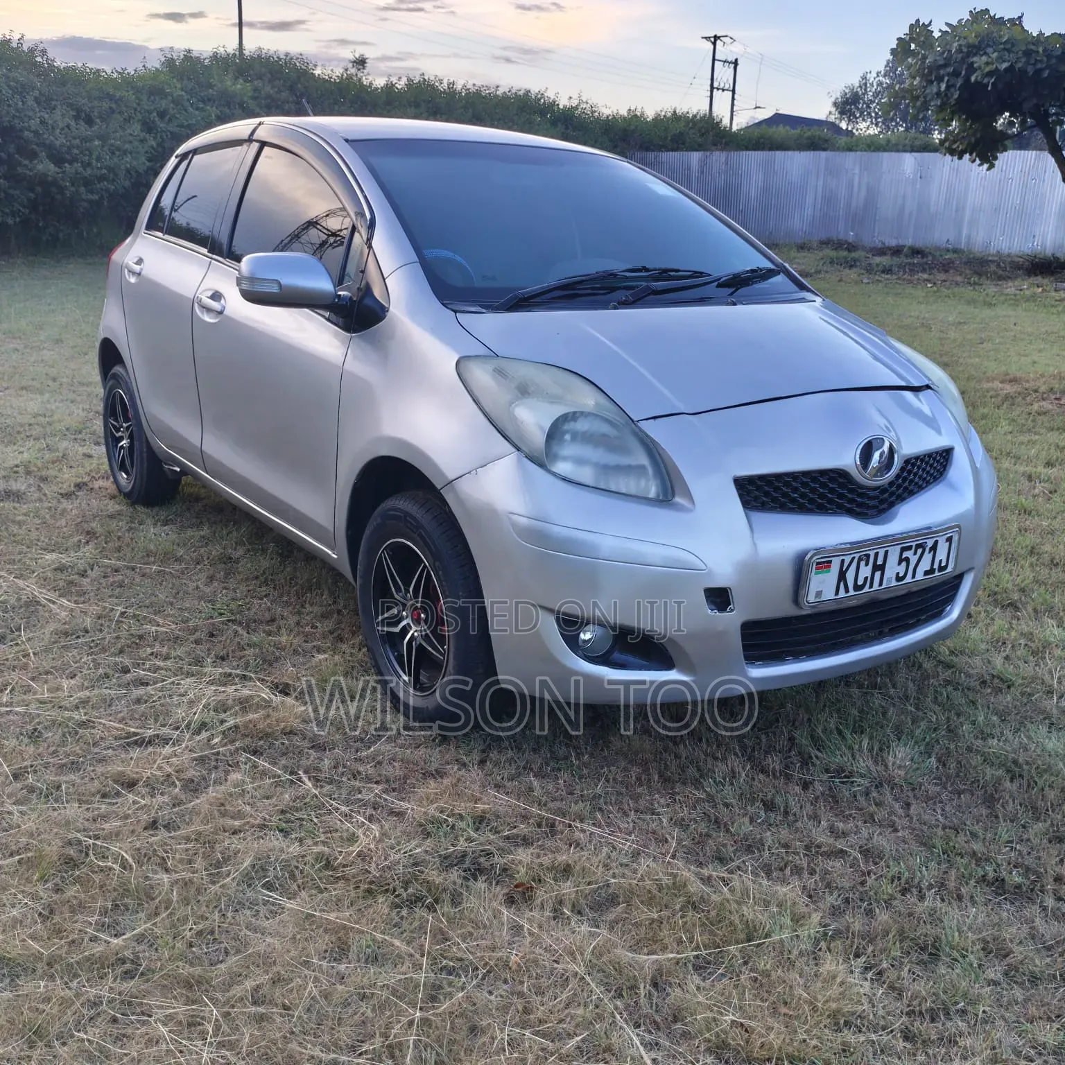 Toyota Vitz 2009 Silver