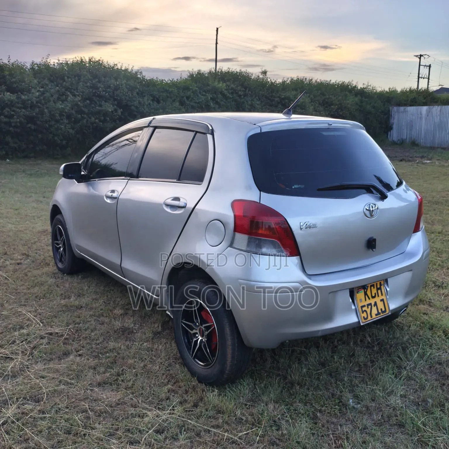 Toyota Vitz 2009 Silver