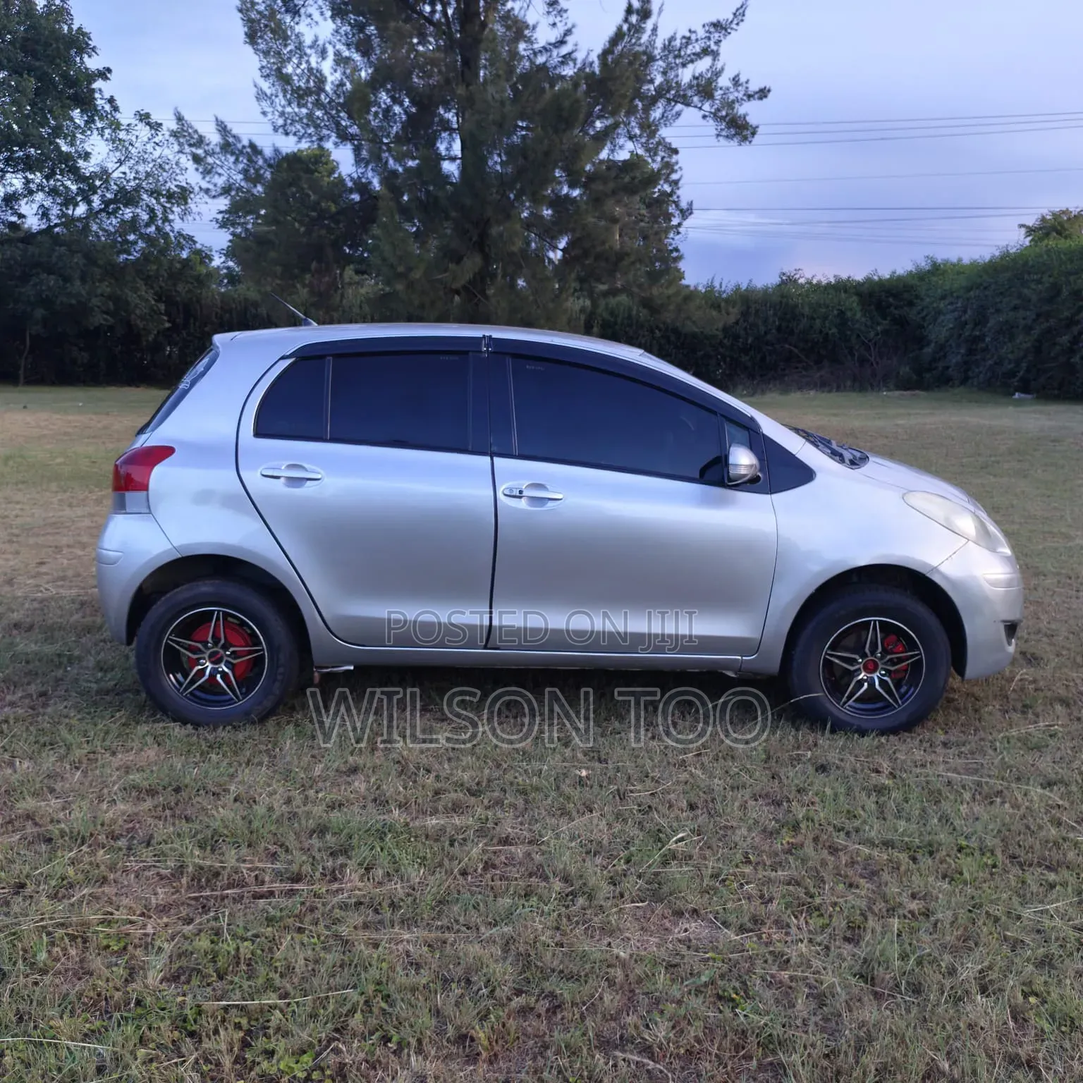Toyota Vitz 2009 Silver