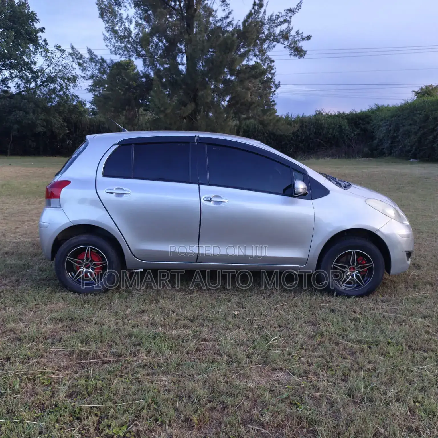 Toyota Vitz 2009 Silver