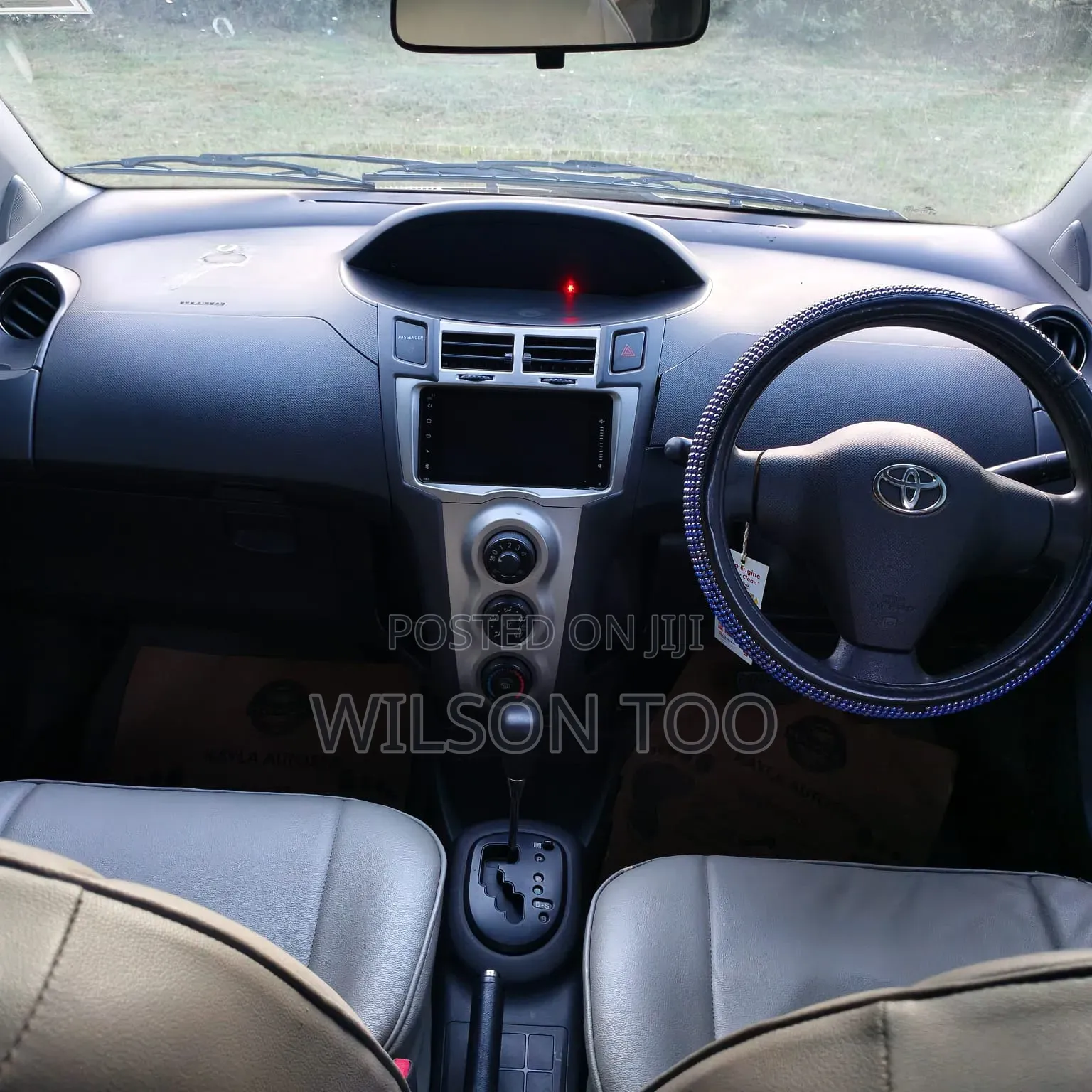 Toyota Vitz 2009 Silver