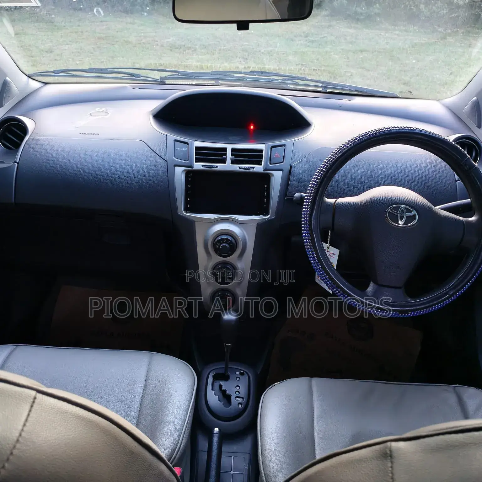 Toyota Vitz 2009 Silver