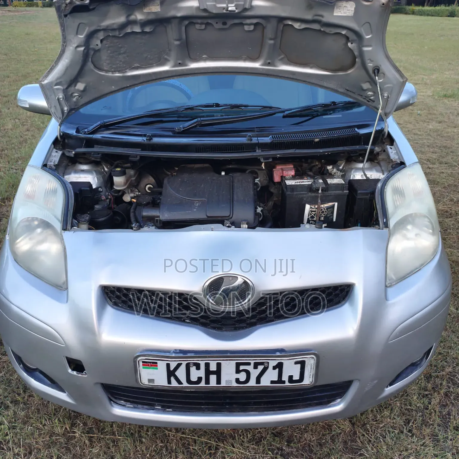 Toyota Vitz 2009 Silver