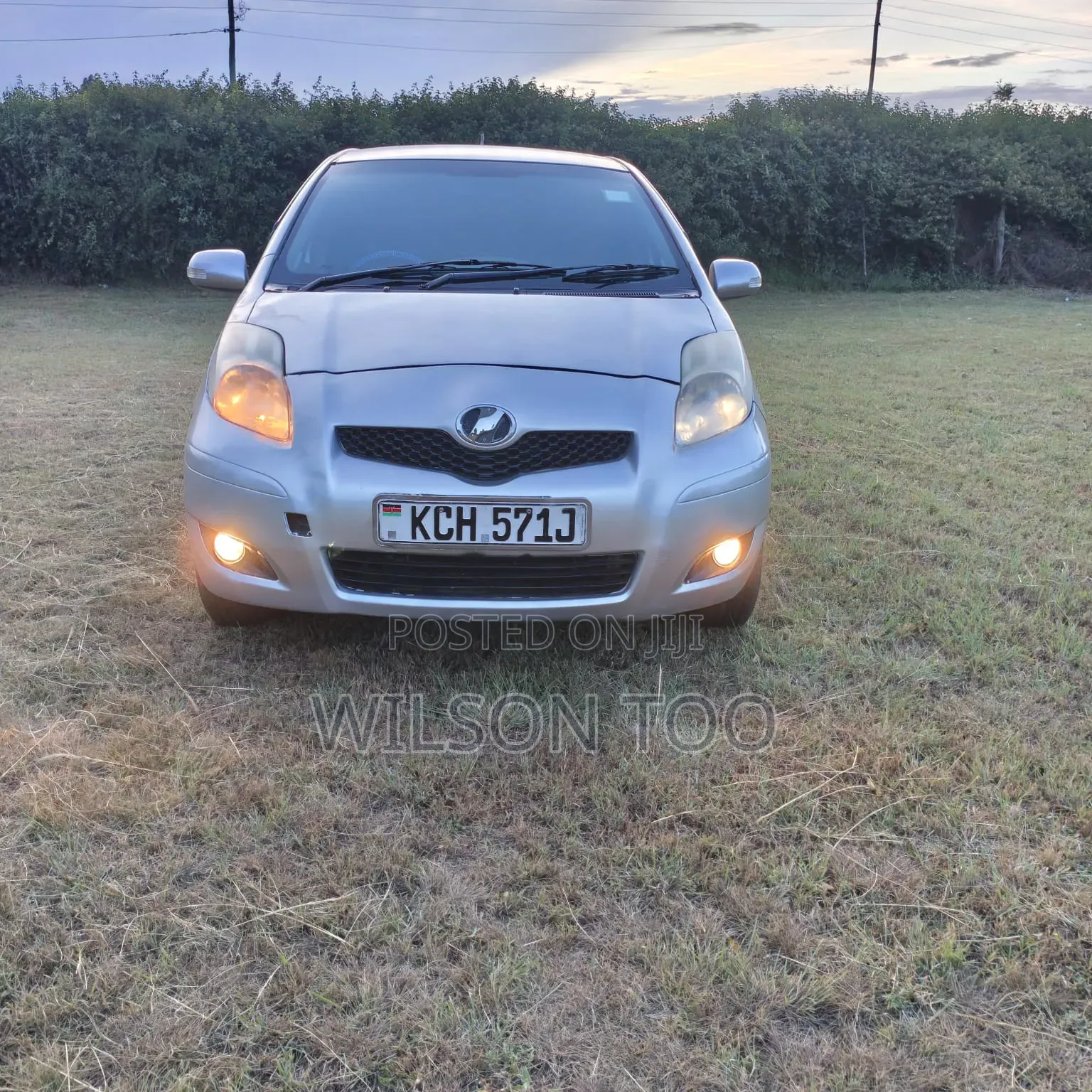 Toyota Vitz 2009 Silver