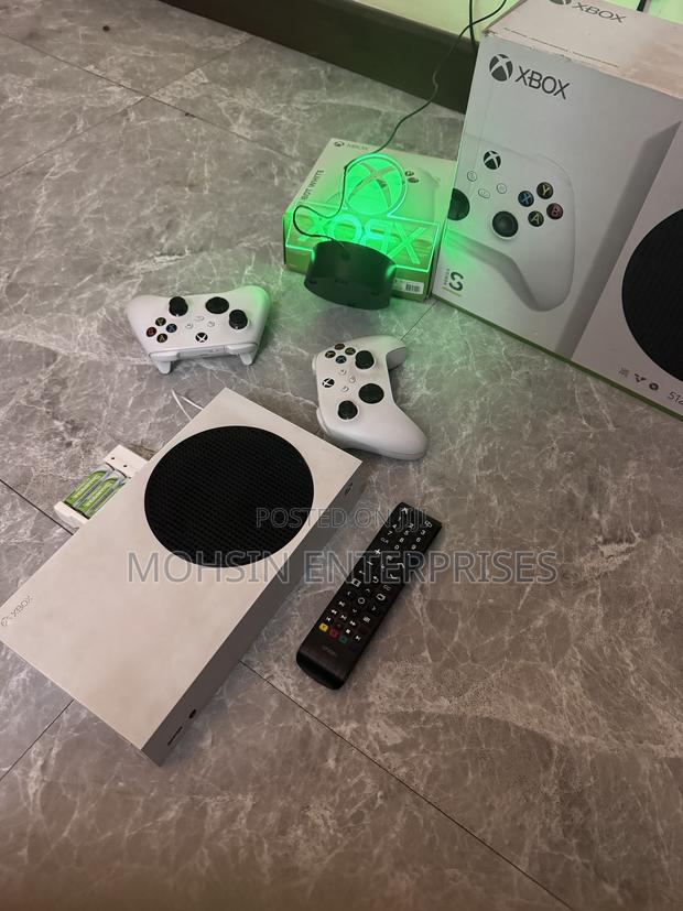 Quick Sale! Foreign Owner Used X-box Series S. Remote, 2 Controller