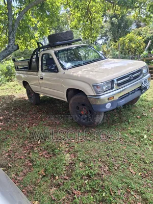Toyota Hilux 2003 Beige