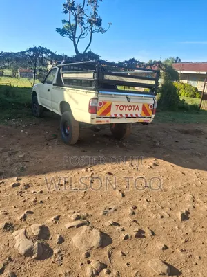 Toyota Hilux 2003 Beige