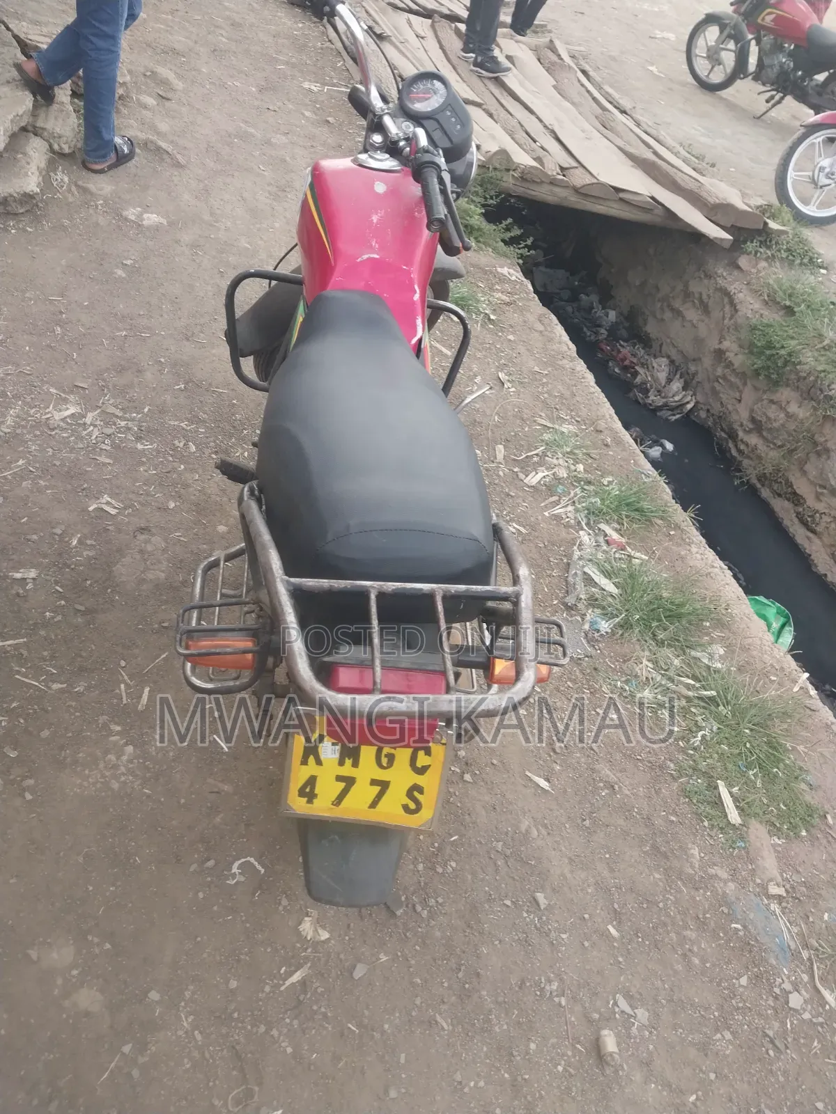 Honda CB 2024 Red