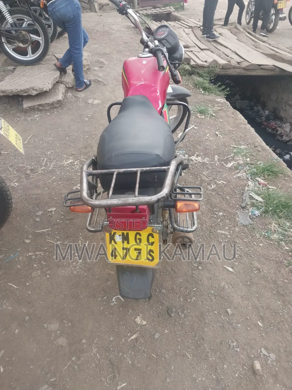Honda CB 2024 Red