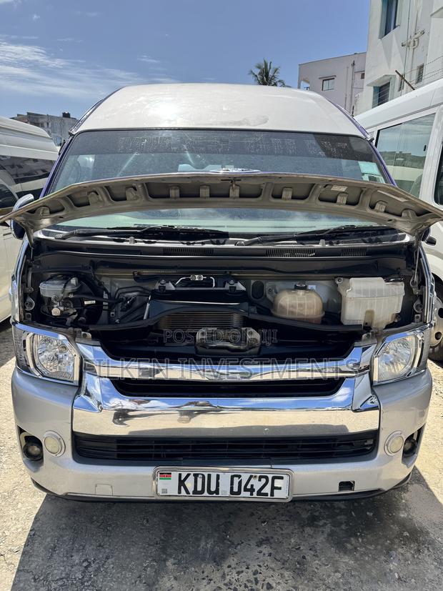 Toyota HiAce 2018 Silver - thumbnail 6