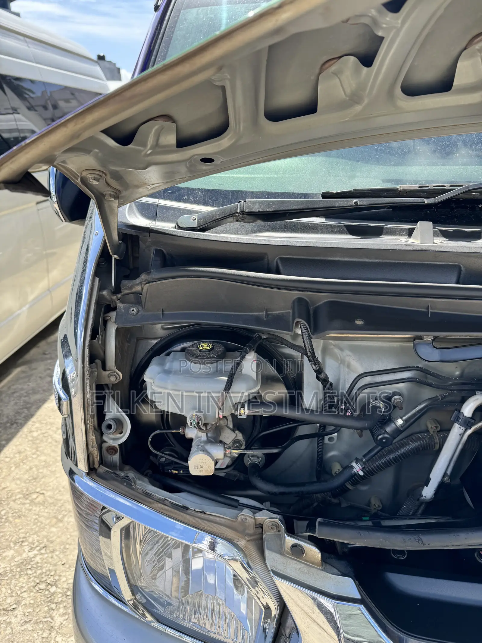 Toyota HiAce 2018 Silver