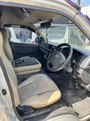 Toyota HiAce 2018 Silver
