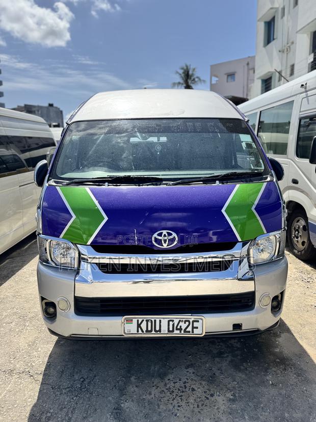 Toyota HiAce 2018 Silver