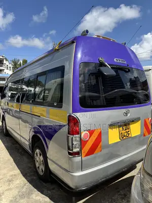 Toyota HiAce 2018 Silver