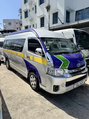 Toyota HiAce 2018 Silver