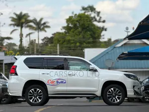 Toyota Land Cruiser Prado 2022 White
