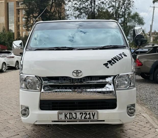 Toyota HiAce 2016 White