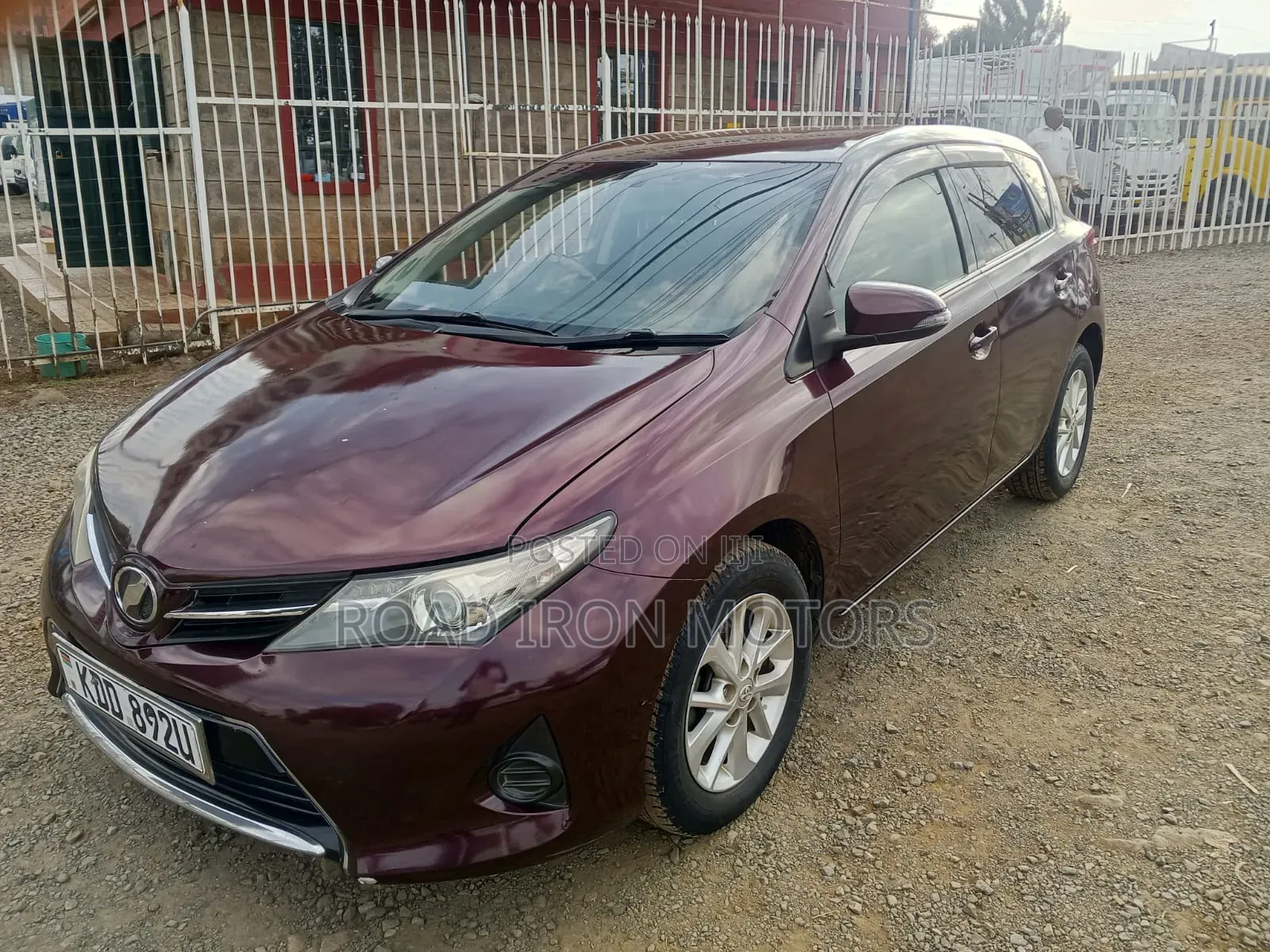 Toyota Auris 2014 Pink