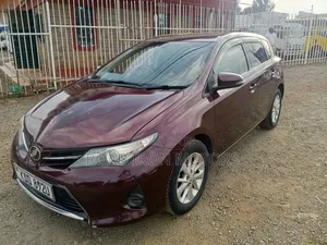 Toyota Auris 2014 Pink